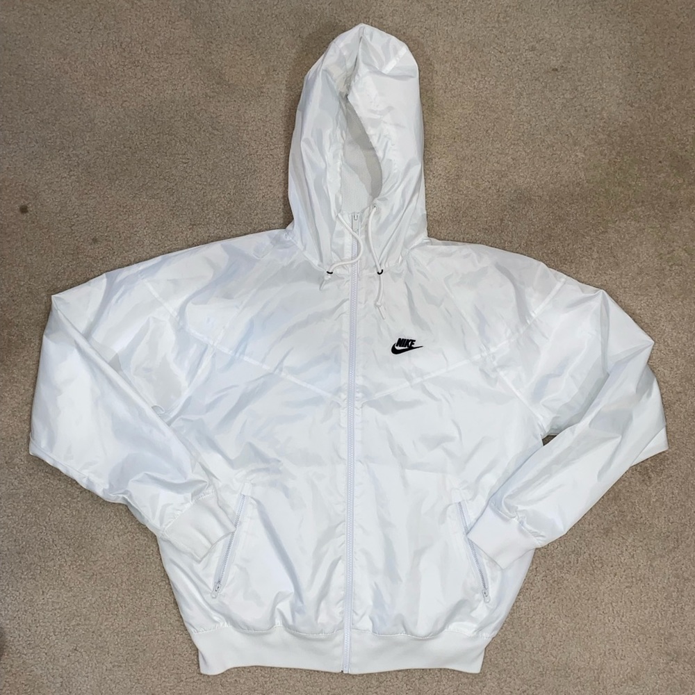 Men’s Nike Medium White Full-Zip Windbreaker with hoodie